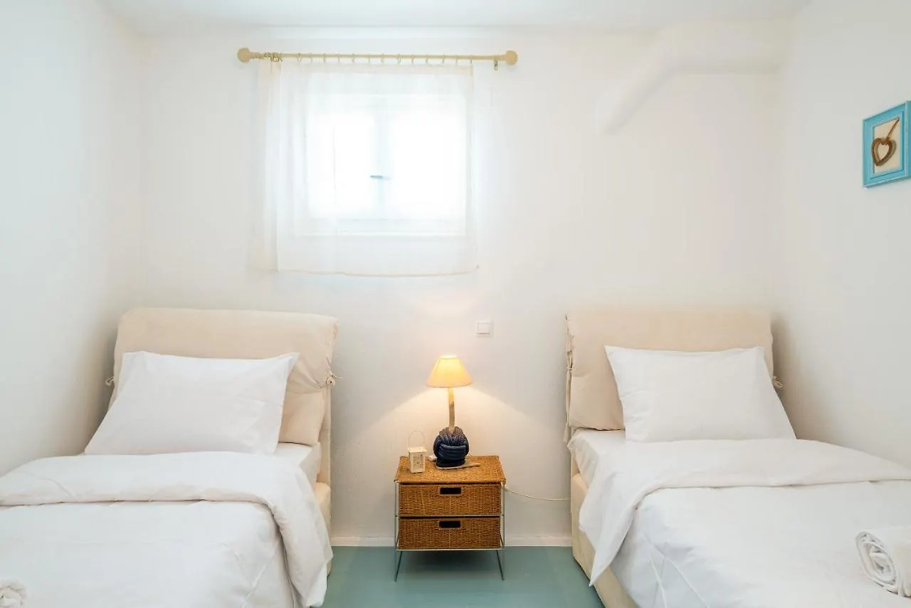 Sunny Getaway In Lia Mykonos Villa Kalafati Grekland